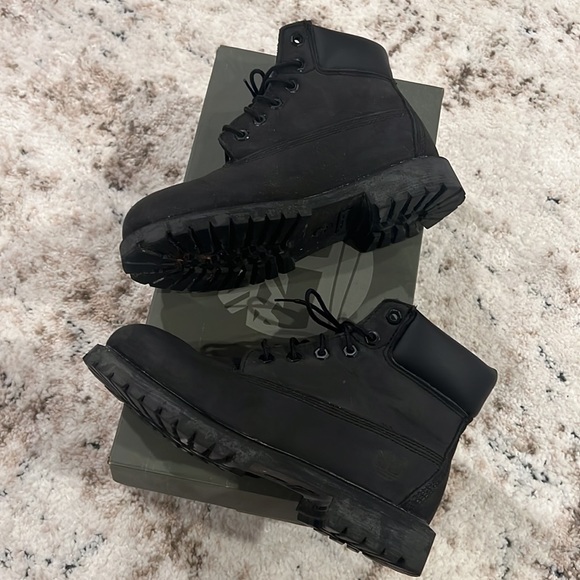 Timberland Black Nubuck Boots - Picture 11 of 16